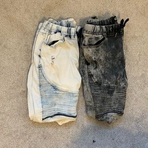 2 pairs men’s distressed joggers